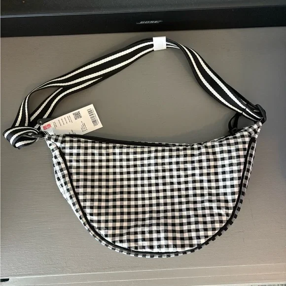 Cute gingham Uniqlo half moon shaped bag. Brand new - Picture 2 of 8